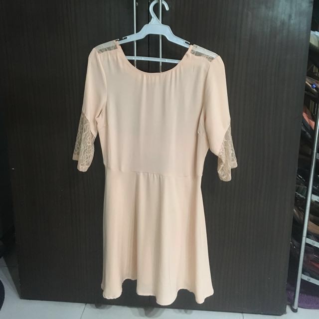 (NEW) Zalora peach lace dress (with tag attached), Women's Fashion