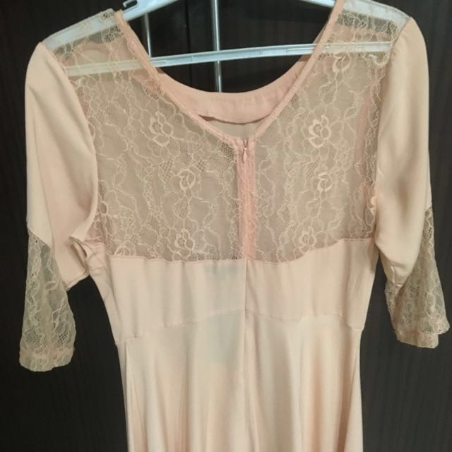 (NEW) Zalora peach lace dress (with tag attached), Women's Fashion