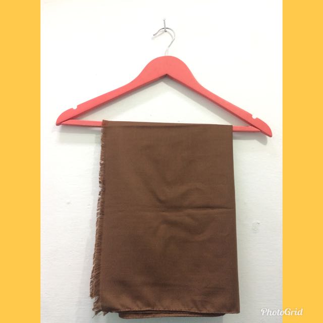 Pilihan Warna Jilbab Untuk Busana Hijab Bernuansa Coklat Hijab