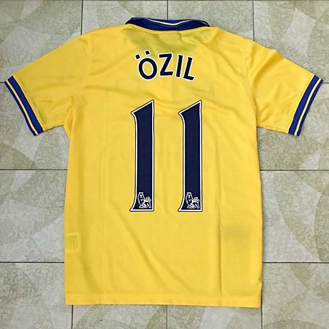 Arsenal Away Kit 13 14 Men s Fashion Activewear on Carousell