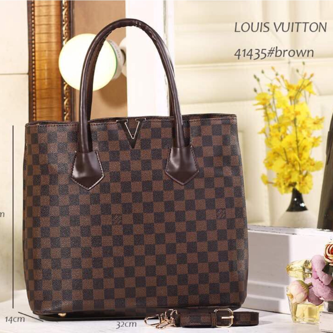 Louis Vuitton Square Pouch, Women's Fashion, Bags & Wallets, Purses &  Pouches on Carousell