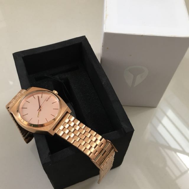 Nixon Timeteller Rose Gold (Category: Wearables & Smart Watches) located in Singapore. Submitted by smartalec1991 (Listing ID 136634969, Image 2). Description: Pre-owned Nixon Timeteller in Rose Gold Comes with box (a little bit yellow due to storage) Bought for $180 AUD .