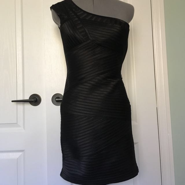 bcbg little black dress