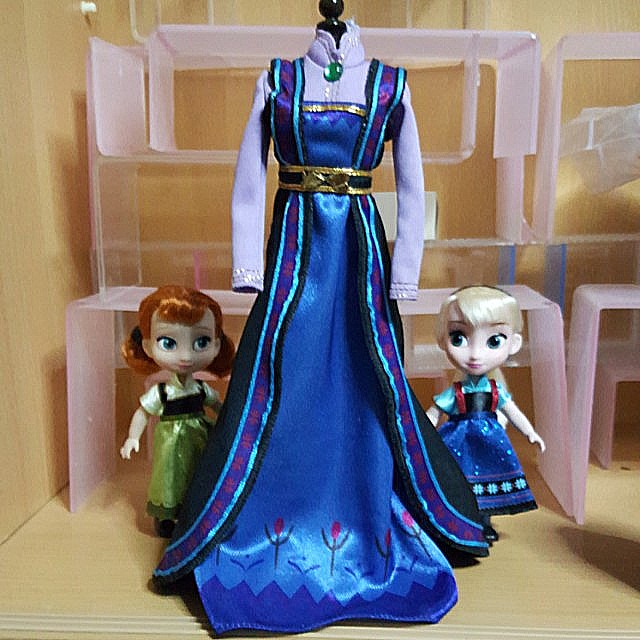 Disney Store Frozen Elsa Anna Mini Animator Doll