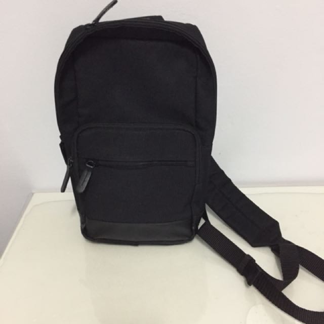 muji sling bag
