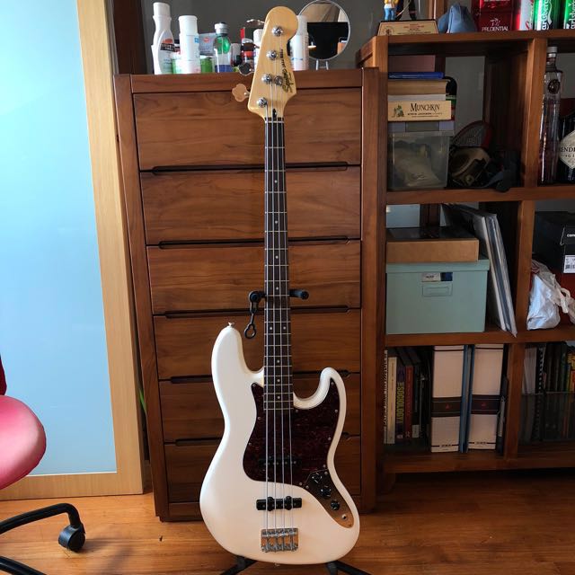 Squier vintage modified jazz hot sale bass 60s