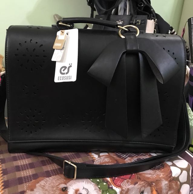ladies black leather laptop bag