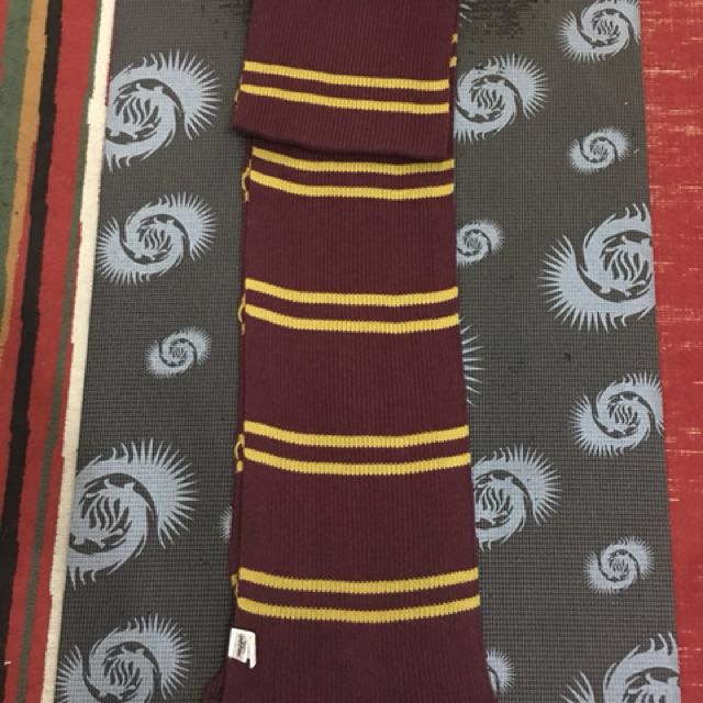 Original Harry Potter Gryffindor Scarf From Usj Design Craft Handmade Goods Accessories On Carousell