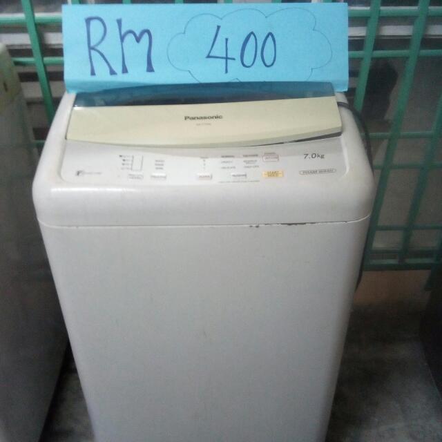 Peti Ais Dan Mesin Basuh Peralatan Dapur Di Carou