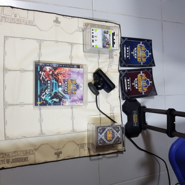Ps3 (Category: PlayStation) located in Singapore. Submitted by kenho (Listing ID 137003276, Image 2). Description: Selling perlove Ps3 THE EYE OF JUDGMENT( 审判魔眼)。This is 3D card Battle Game,one eye stand.all in pictures u get. game and More than 200 cards.Selling at $60. Note: The mat is a old so there are some stains on it..