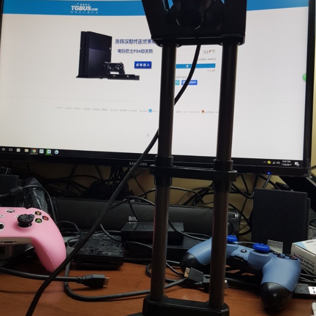 Ps3 (Category: PlayStation) located in Singapore. Submitted by kenho (Listing ID 137003276, Image 3). Description: Selling perlove Ps3 THE EYE OF JUDGMENT( 审判魔眼)。This is 3D card Battle Game,one eye stand.all in pictures u get. game and More than 200 cards.Selling at $60. Note: The mat is a old so there are some stains on it..