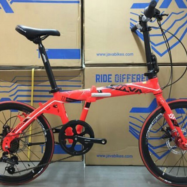 2017java fit tt （分類：單車）位於 Hong Kong。 由 zealhawk_05dde4 提交（商品編號 137134240，圖片 1）。簡介： 2017 JAVA TT-7S-D2 451 22吋刀圈 彩花鼓 (BB軸芯) 顏色：白，藍，鈦, 紅、瑩黃 5色 型號 : TT-7S-D 2 車架 : FIT 20" 摺合鋁合金車架 前叉 : FIT 20"碟剎鋼前叉 碗组 : WZ-01 内置有牙碗组 把手 : 鋁合金540x25.4mm 座管 : 鋁合金 33.9*550mm 座管夹 : 鋁合金 38.5 輪圏 : 双層鋁合金406 刀圏 花鼓 : 鋁合金碟剎 陽極色花鼓 内胎 : KENDA20X1.35 K1085/1.75 A/V 外胎 : CST 22" 451 (1 1/8) 制手 : 鋁合金剎車制手 剎車器 : WINZIP机械式碟刹 指撥 : SHIMANO SL-RS35-7R 牙盤 : 台灣 PROWHEEL 鋁合金 46T 牙盤 / 另有 52T