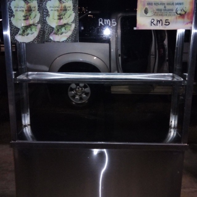 Barang Berniaga Peralatan Dapur Di Carou Photo