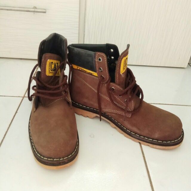 Caterpillar hotsell tracker boots