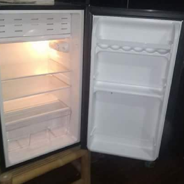 Ezy Es 99r 3 4 Cu Ft Manual Defrost Personal Refrigerator Black
