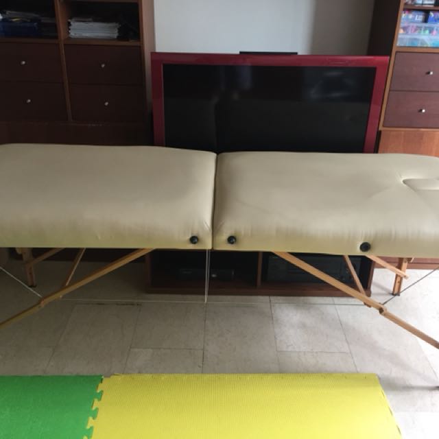 Massage table (Category: Massage Devices) located in Singapore. Submitted by esoesanto (Listing ID 137243713, Image 2). Description: .