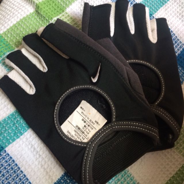 buy nike gym gloves