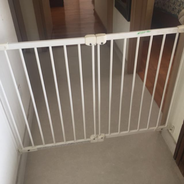 extendable child gate