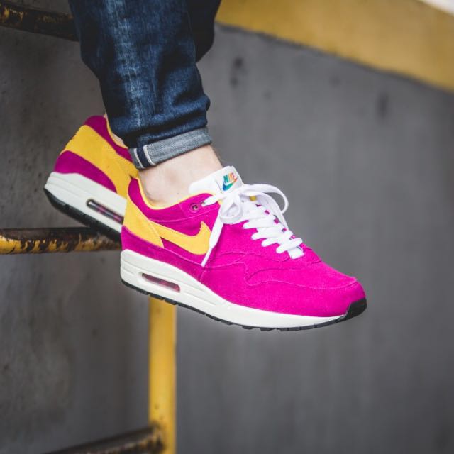 BNIB Nike Premium Air Max Dynamic Berry 