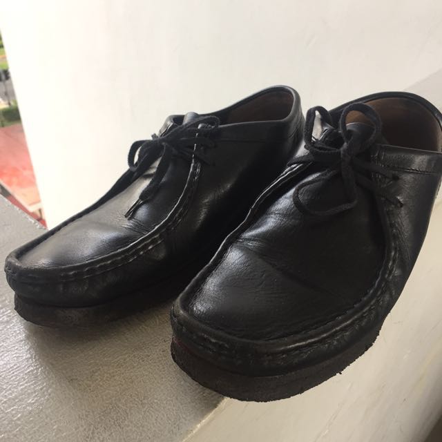 black leather wallabee clarks