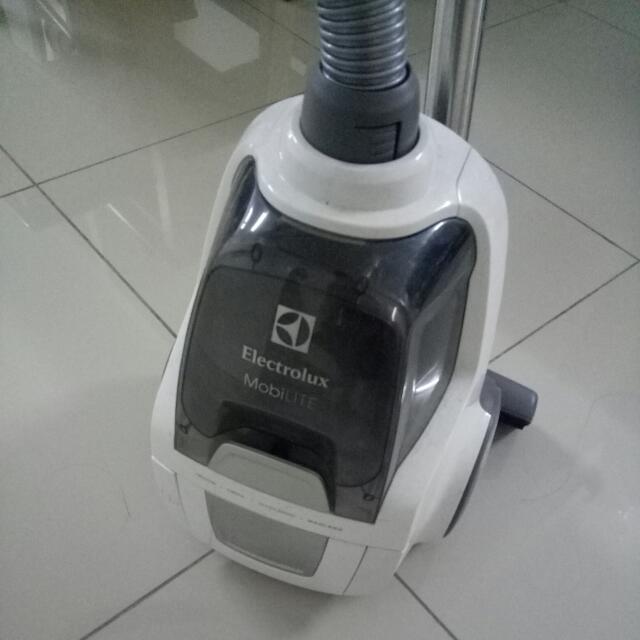 Electrolux MobiLITE Bagless Vacuum, TV 