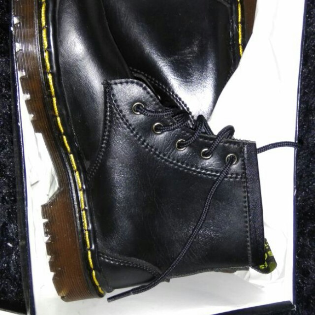 Jual Rugi Sepatu Docmart Size 30 Bayi Anak Baju Anak Laki Laki Di Carousell