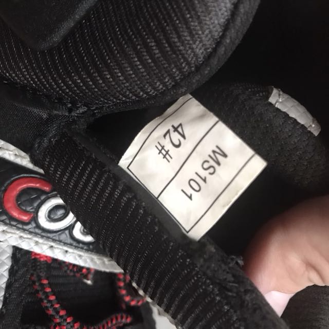 Rollerblade (Category: Other PMDs & Parts) located in Singapore. Submitted by andrewtattoos (Listing ID 137409472, Image 2). Description: Size 42 Used twice Got few scratches Comes with knee,elbow, hand gear guard . .