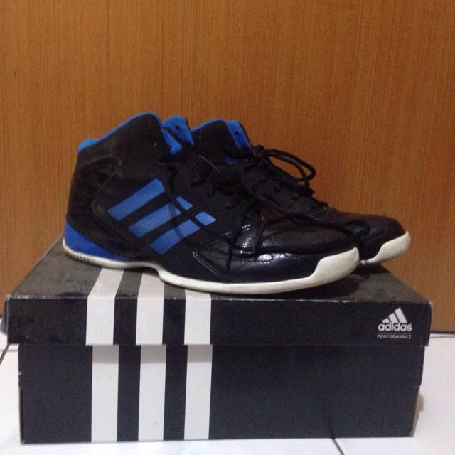 sepatu basket adidas original