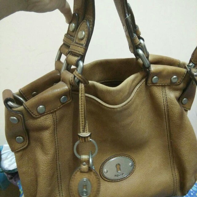 Beg 2025 tangan fossil