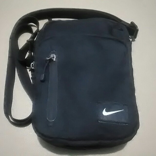 NIKE Sling Bag, Men&#39;s Fashion, Bags & Wallets, Wallets on Carousell