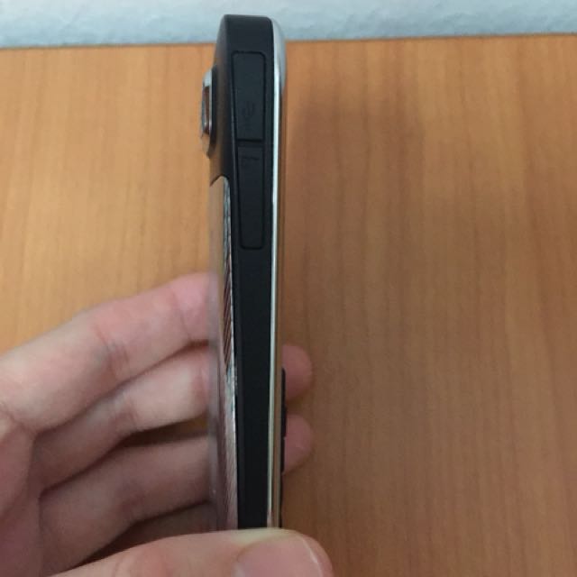 NOKIA E72 (Category: Android Others) located in Kuala Lumpur. Submitted by huimun92 (Listing ID 137624862, Image 2). Description: Used item. Lady owner. 70% good condition. Selling at RM250(nego) Include: Phone, and Nokia original handfree. .