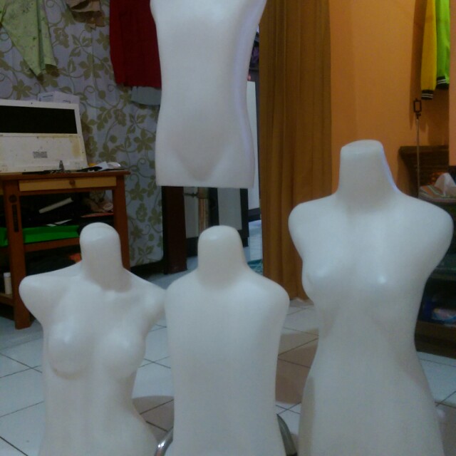 Patung display / manekin plastik, Serba Serbi, Others di Carousell