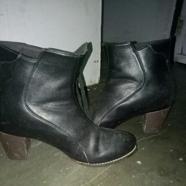 Sepatu Wanita Boots Heels Kulit Warna Hitam Fesyen Wanita Sepatu Di Carousell