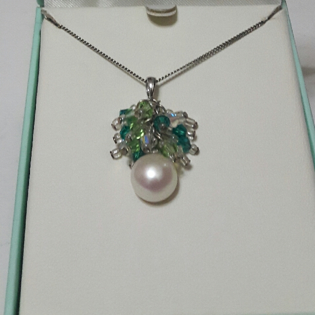 Toscow Pearl Necklace Women S Fashion Jewellery On Carousell
