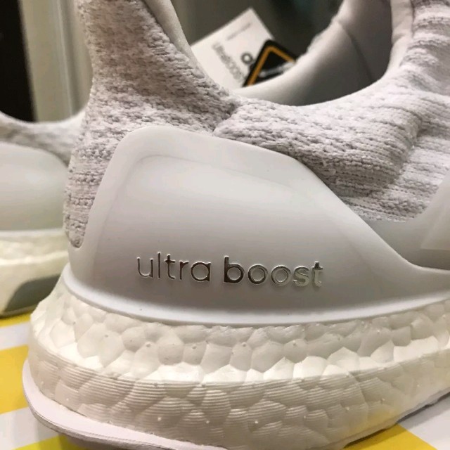 Frustration shorthand Symptoms Adidas Ultra Boost 3.0 全白, 他的時尚, 鞋子在旋轉拍賣