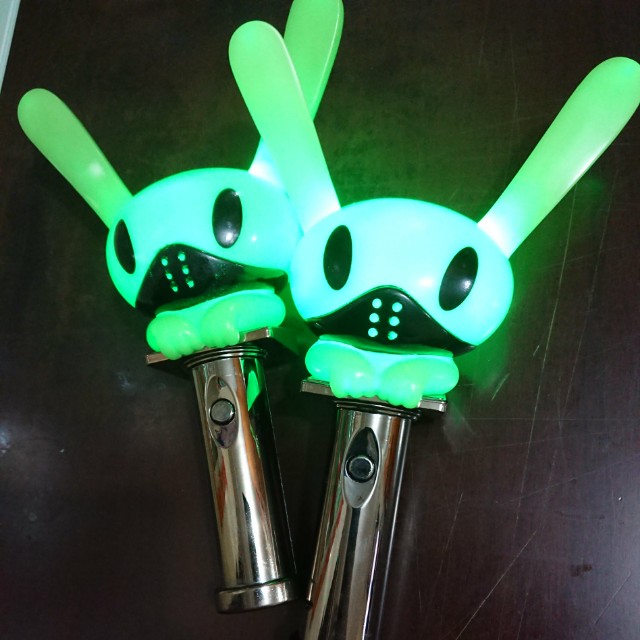 B.A.P 官方第一代手燈x2 마토키봉(MATOKI STICK), 興趣及遊戲, 收藏品 