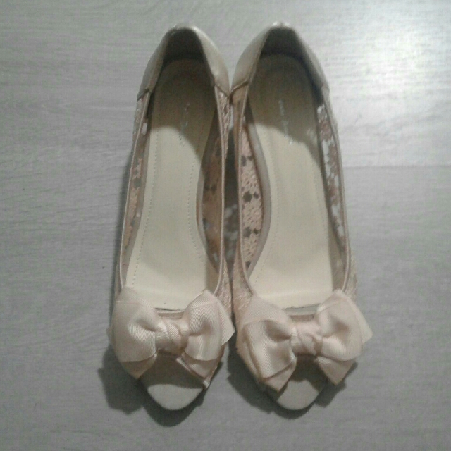 cream lace wedges
