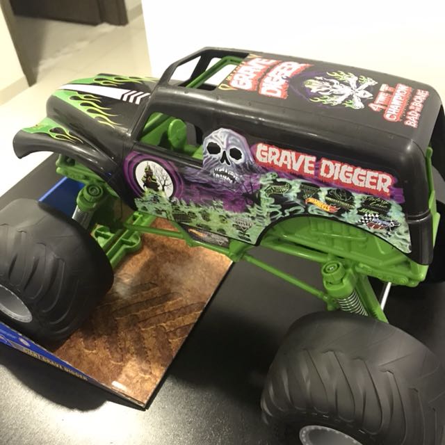 Grave Digger hot wheels diecast 1:10 scale, Toys & Games, Bricks ...