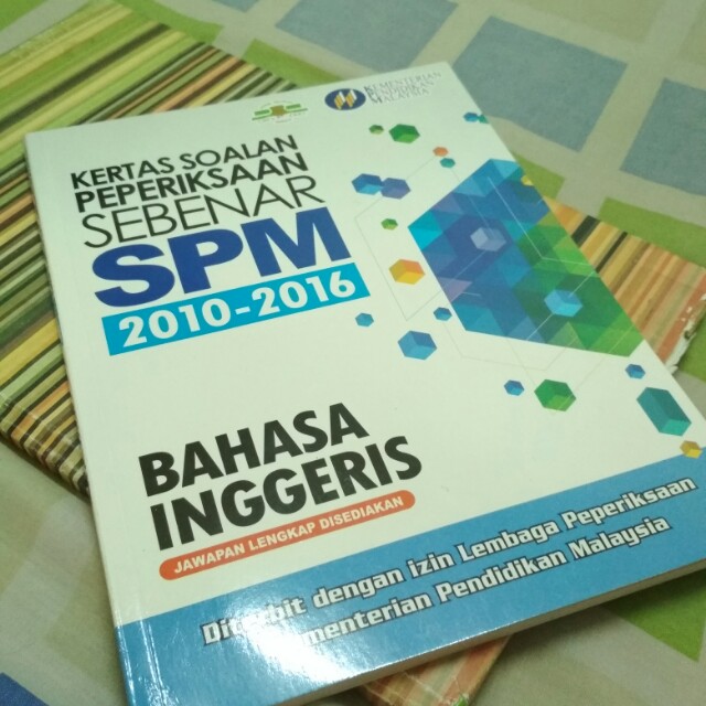 Kertas Soalan Peperiksaan Bahasa Inggeris Spm 2010 2016 Revision Book Textbooks On Carousell