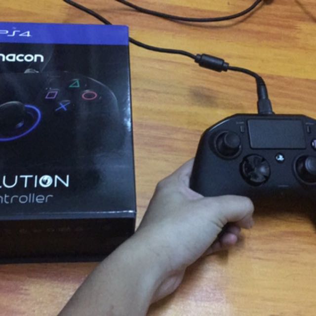 Nacon revolution pro controller v1 PS4 Video Gaming Gaming