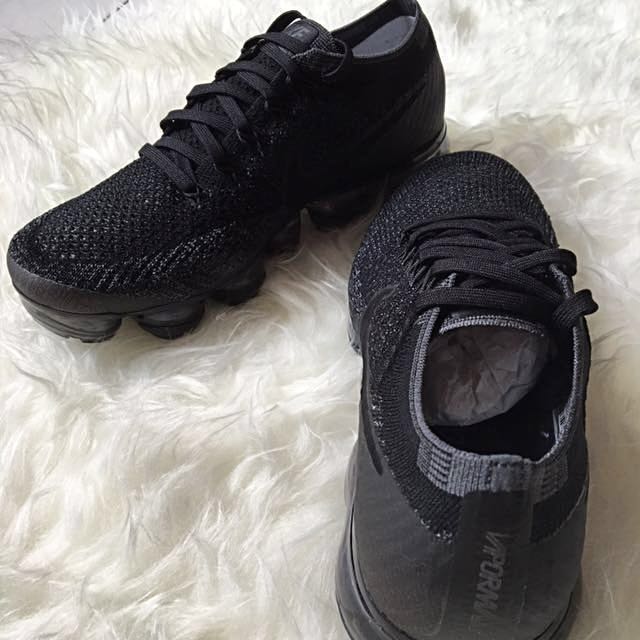 vapormax triple black womens