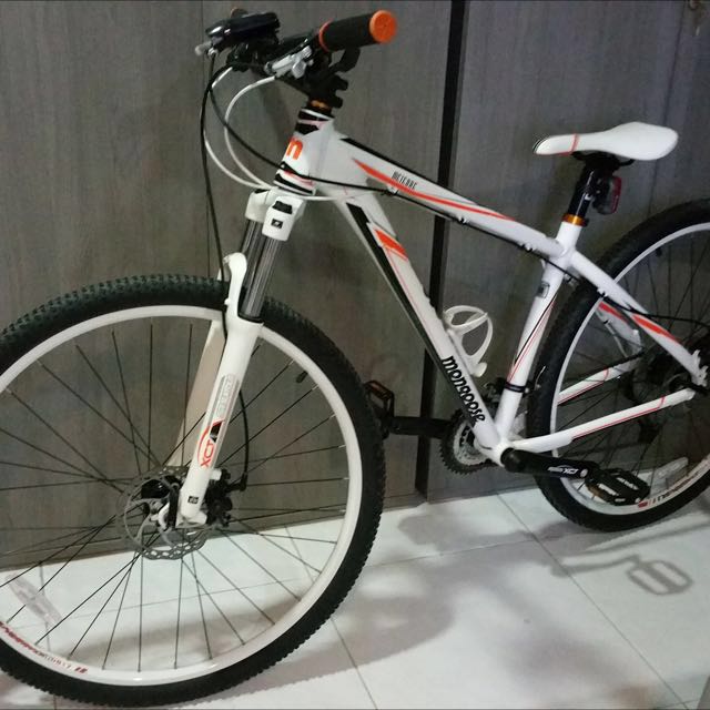 SR Suntour XCT Mongoose bike