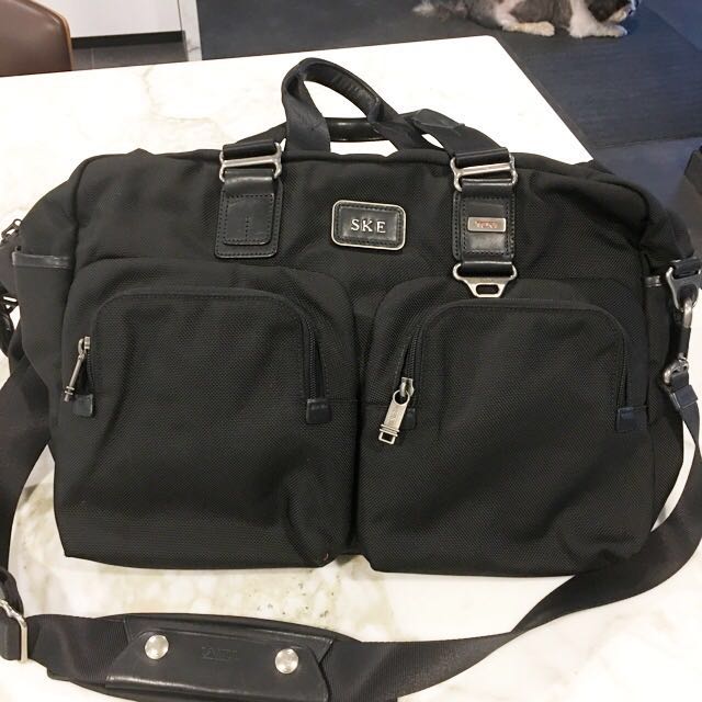 Tumi everett sale essential tote