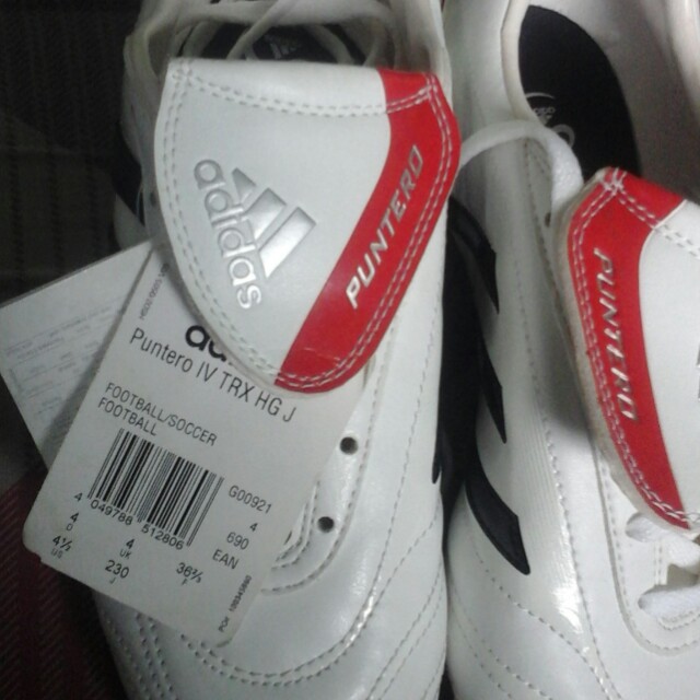 Meloso Falange Atar Adidas puntero soccer boots, Sports Equipment, Sports & Games, Racket &  Ball Sports on Carousell