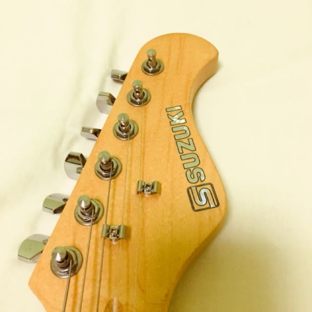 Almost new Suzuki stratocaster electric guitar
