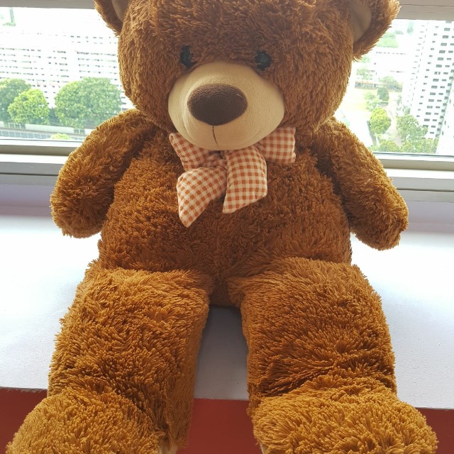 huge brown teddy bear