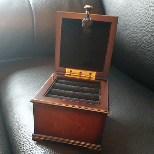 musical ring box
