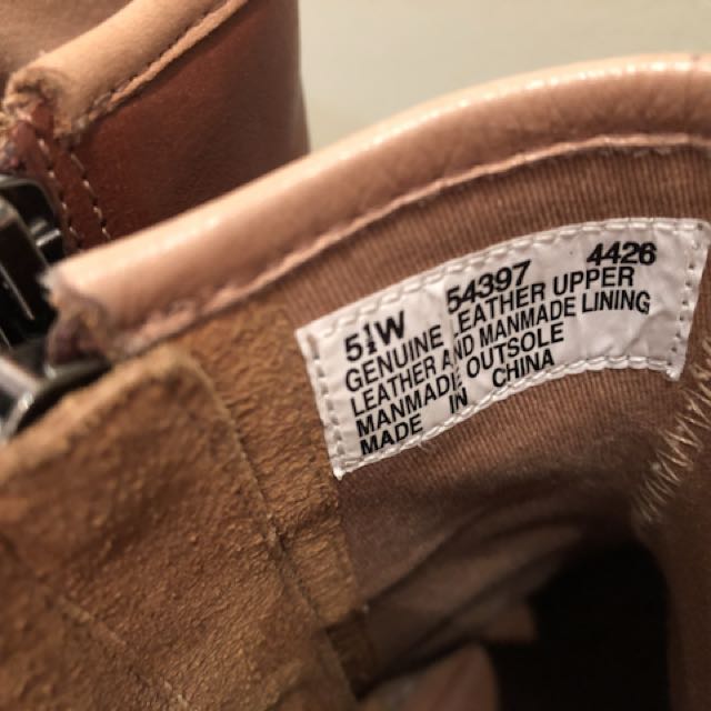 Brown boot (Category: Boots) located in Singapore. Submitted by hako69 (Listing ID 138071849, Image 4). Description: Condition 9/10 Brand : Timberland Leather and man made lining .