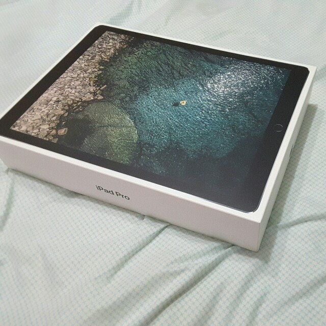 Ipad Pro 12.9" box for sale, Mobile Phones & Tablets, Others on Carousell