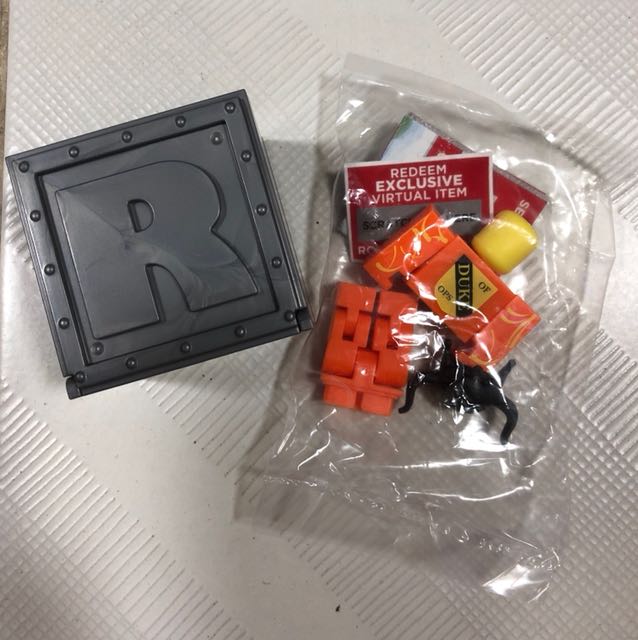 Roblox Mystery Box Noob007 Toys Games Bricks Figurines On Carousell - roblox mystery box game